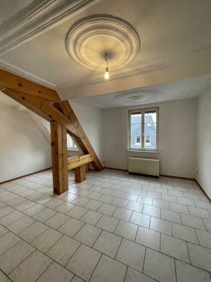 Renovierte 2 Zimmer Wohnung im charmanten Altbau