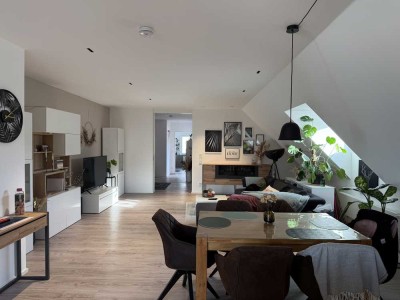 Exklusive Dachgeschosswohnung mit viel Platz und Charme