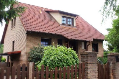 Wohnen mit Stil im Herzen von Velten – Einfamilienhaus mit Garten, Kamin & Sauna