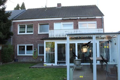 Großes Zweifamilienhaus mit Ausbaupotential in ruhiger Lage mit großem Garten