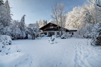 Traumhaftes Landhaus mit eigenem Teich bei Tutzing!