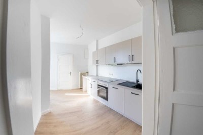 Erstbezug nach Sanierung: 3 Zimmer-Wohnung mit Balkon, ideal für WGs
