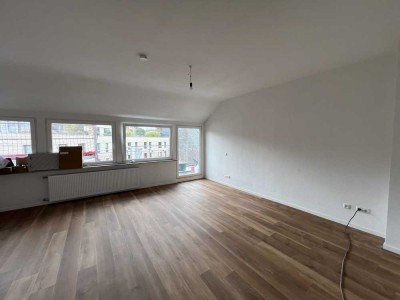 Frisch sanierte, barrierefreie 1 Zimmer DG Wohnung mit EBK & Balkon - Bestlage Burtscheider Markt