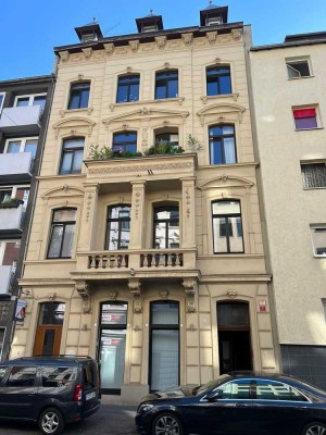 Geschmackvoll renovierte, teilmöblierte Altbauwohnung mit Charme im Herzen von Köln