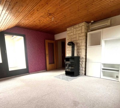 GEMÜTLICHE DACHGECHOSSWOHNUNG MIT DACHTERRASSE UND SCHÖNEM AUSBLICK