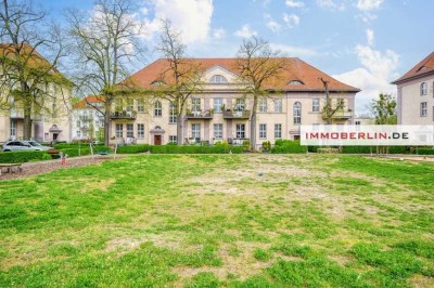 IMMOBERLIN.DE - Schöne Altbauwohnung mit Südbalkon, kleinem Garten & Pkw-Stellplatz
