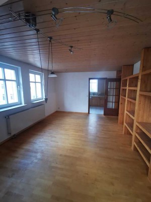 70 qm- 2,5 Maisonette-Whg. im Zentrum von Hattenhofen!!!