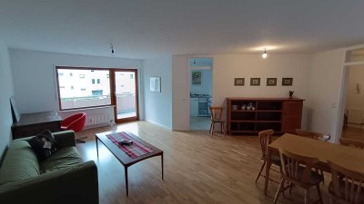 Geräumige, teilmöblierte 3-Zimmer-Wohnung mit großem Balkon