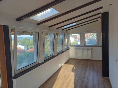 *SANIERTES EINFAMILIENHAUS * mit Wintergarten und schöner Aussicht