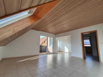 Lichtdurchflutete 5,5-Zimmer-Wohnung in ruhiger Lage - mit Balkon, Garage & Wohlfühlambiente