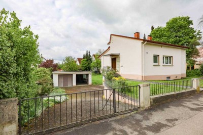Seltene Gelegenheit in Wyhlen: Haus mit großem Grundstück in zentraler, ruhiger Lage