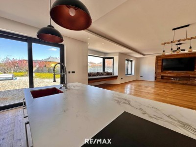 Hochwertig. Modern. Anders. – Exklusives Einfamilienhaus mit Pool!