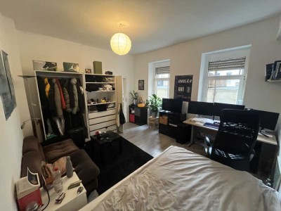 Helle Souterrain 1,5-Zimmer-Wohnung in zentraler Lage - Ideal für Studenten
