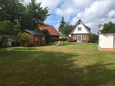 Schönes Ferienhaus auf teilbarem Grundstück in erster Reihe hinterm Deich mit Meerblick!