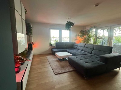 Luxuriöse Penthouse Wohnung mit großer Dachterrasse Südseite und EBK (Möbelübernahme erwünscht