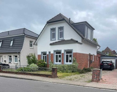 Stilvoll sanierter Altbau mit Charme, Highspeed-Internet & Dachterrasse – zentral in Norden