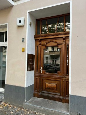 Frisch und stilvoll sanierte 1-Zi-Wohnung in gepflegtem Mehrfamilienhaus -Provisionsfrei!