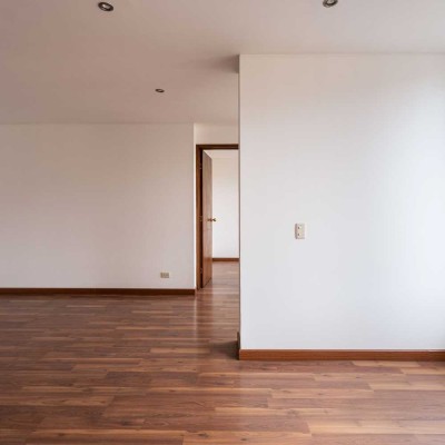 Erstbezug nach Sanierung mit Balkon und Einbauküche: Exklusive 3-Raum-Wohnung in Lüneburg