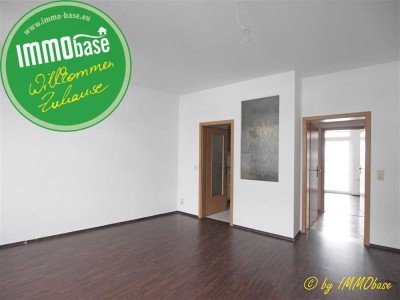 Süße Wohnung mit Balkon und Einbauküche!