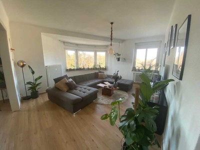 Helle renovierte Altbauwohnung mit Balkon und Einbauküche im Herzen von Mönchengladbach