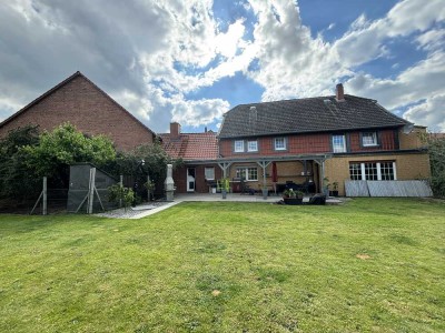 Charmantes Zuhause mit großem Garten, Wintergarten, Kamin und vielen Möglichkeiten