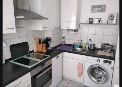 Teil-möblierte 

2-Zimmer-Wohnung mit Balkon & Einbauküche inkl. Ausstattung