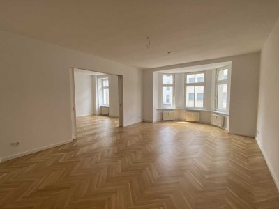 Helle 4-Zimmer-Wohnung mit repräsentativen Räumen in Berlin Mitte