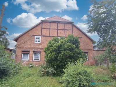 Bauernhaus mit Stallungen und großem Gartenbereich-direkt am Elbdeich!