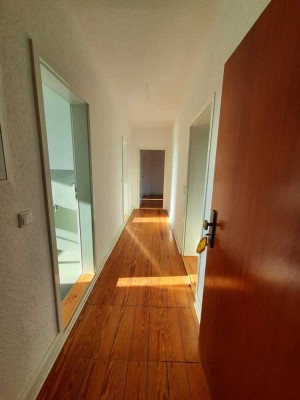 Helle 4-Zimmer Wohnung mit Balkon im 3. OG in Schwerin-Feldstadt