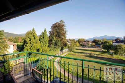Charmante Dachgeschoßwohnung in historischer Villa – Ruhelage, Panoramablick, Altstadtnähe, KFZ