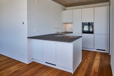 Exklusive teilmöblierte 2,5-Zimmer-Wohnung 96,14 m² mit Einbauküche und Loggia