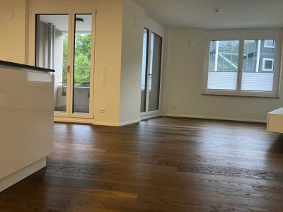 Teilmöblierte 2-Zimmer-Wohnung mit gehobener Ausstattung mit Loggia in zentraler Lage in Augsburg