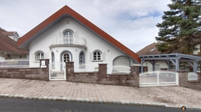 Wunderschöne Villa in exklusiver Bauausführung und Einrichtung