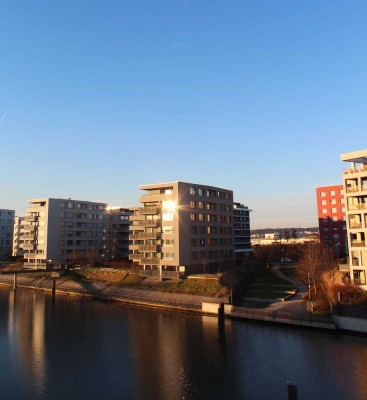 Neuwertige 3 - Zimmer Wohnung mit Wasser- und Skylineblick, Marina Gardens, Offenbach am Main