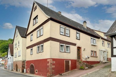 Charmante Maisonette-Wohnung mit Stellplatz und idyllischem Grundstück in Mainnähe