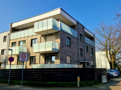 Stilvolle 3-Zimmer-Penthouse-Wohnung mit Einbauküche und sonnigen Balkons in Hannover