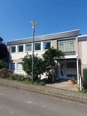 Grebbecke! Frisch renovierte 3-Zi.-Whg., KDB, Loggia mit Fernsicht, Garage, Stellplatz, ca. 102 m²