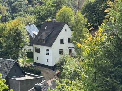 Freudenberg, einzugsbereites EFH in Waldrandlage, ca 120m² Wfl., sinnvoll teilsaniert