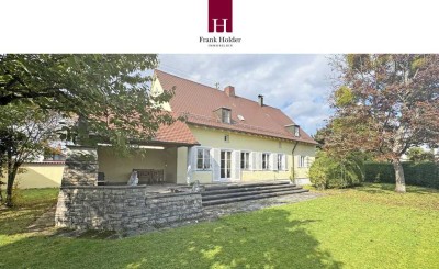 Charmantes Wohnen mit großem und ebenem Garten