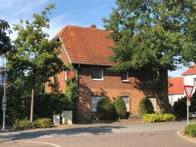 Zweifamilienhaus in zentraler Lage mit Nebengebäude