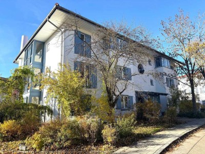 Herrliche 2 Zimmer Wohnung mit Einbauküche, Hobbyraum, großzügiger Terrasse und hübschen Südgarten!