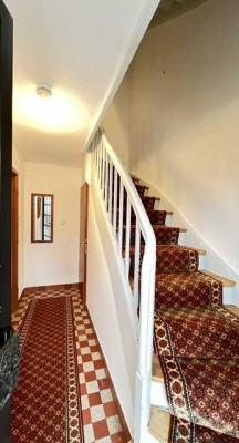 Erstbezug nach Sanierung und Einbauküche: Exklusive Dachgeschosswohnung
