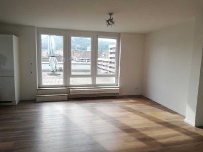 Komfortable 2,5-Zimmer-Penthouse-Wohnung mit schönem Ausblick im Stadtzentrum!