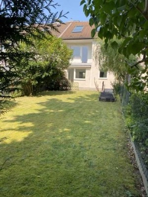 Kernsaniertes Einfamilienhaus mit Fernwärme und Garage