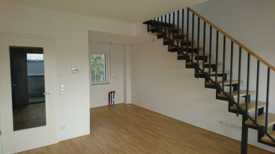 Exklusive, neuwertige 2-Zimmerwohnung mit geh. Ausstattung, EBK, Balkon und Dachterrasse