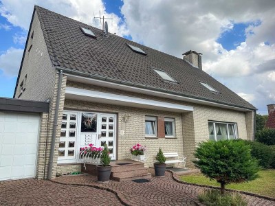 Freundliche und gepflegte 3,5-Raum-EG-Wohnung mit 2 Terrassen und 2 Garagen