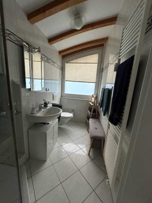 Exklusive 2-Zimmer-Dachgeschosswohnung mit gehobener Innenausstattung mit Balkon in Hürth