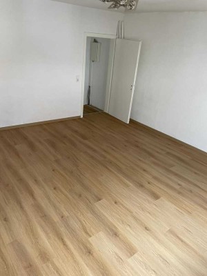 Feudenheim 3 Zimmer Küche Bad, neu renoviert.