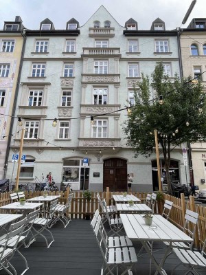 Dreimühlenviertel: 4-Zimmer-Altbauwohnung mit Denkmalschutz und Balkon