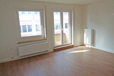 NUR 50 METER ZUM SEE! 3-Zimmer-Citywohnung in Wohn- und Geschäftshaus in Friedrichshafen